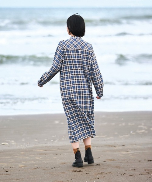 Sunny clouds(サニークラウズ)の「サニークラウズ ざっくり織りのチェックワンピース〈レディース〉(ワンピース・レディース・ブルー系その他・M/L/LL/3L/MP)」の3枚目の写真