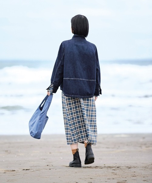 Sunny clouds(サニークラウズ)の「サニークラウズ ざっくり織りのチェックワンピース〈レディース〉(ワンピース・レディース・ブルー系その他・M/L/LL/3L/MP)」の6枚目の写真