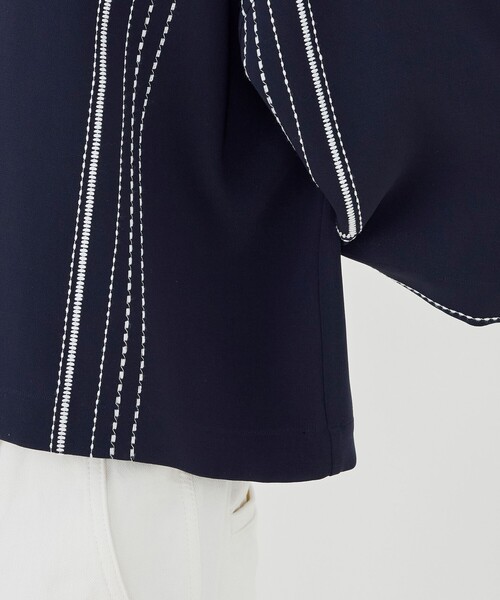 GALERIE VIE(ギャルリー ヴィー)の「【WEB先行予約】ダブルクロス クルーネックプルオーバー(シャツ/ブラウス・レディース・ネイビー・FREE)」の8枚目の写真