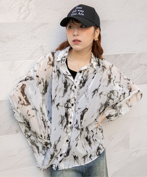 GORGE（ゴージ）の「《シアー・インナー付き》チョウ柄シャツ／モードカジュアル／春夏／全2色（シャツ/ブラウス・レディース・グレー/グリーン・F）」の11枚目の写真