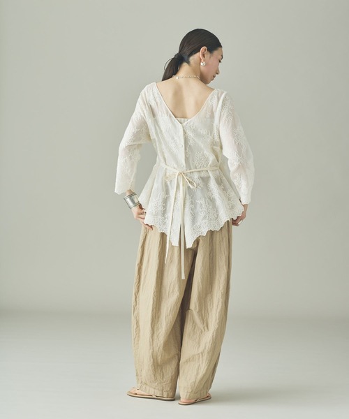 Curensology(カレンソロジー)の「Curensology(カレンソロジー)/レース2WAYギャザーブラウス(シャツ/ブラウス・レディース・ブラック/アイボリー・FREE)」の6枚目の写真