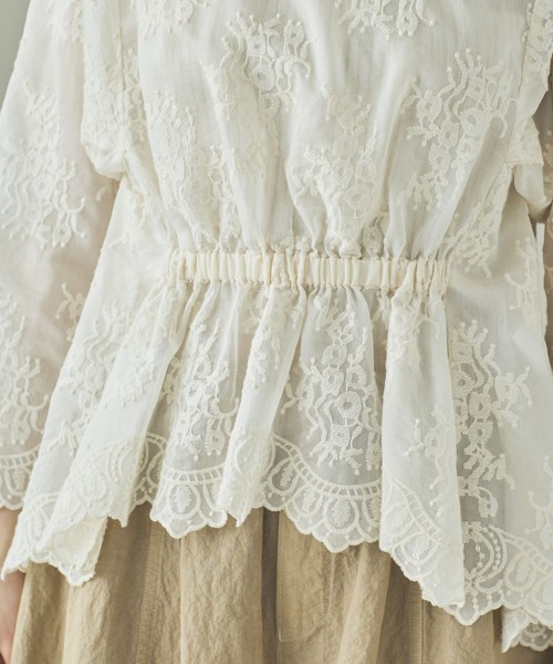 Curensology(カレンソロジー)の「Curensology(カレンソロジー)/レース2WAYギャザーブラウス(シャツ/ブラウス・レディース・ブラック/アイボリー・FREE)」の4枚目の写真