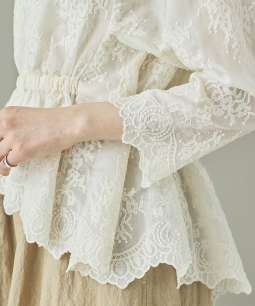 Curensology(カレンソロジー)の「Curensology(カレンソロジー)/レース2WAYギャザーブラウス(シャツ/ブラウス・レディース・ブラック/アイボリー・FREE)」の3枚目の写真