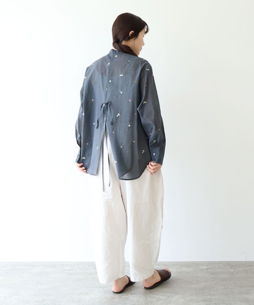 yuni(ユニ )の「Cotton/Nylon sheer floral刺繍moe sleeves シャツ(シャツ/ブラウス・レディース・パープル/ベージュ/グレー・FREE)」の22枚目の写真