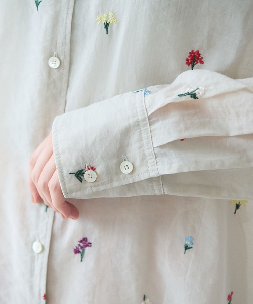 yuni(ユニ )の「Cotton/Nylon sheer floral刺繍moe sleeves シャツ(シャツ/ブラウス・レディース・パープル/ベージュ/グレー・FREE)」の11枚目の写真