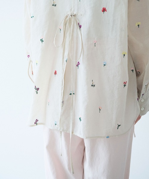 yuni(ユニ )の「Cotton/Nylon sheer floral刺繍moe sleeves シャツ(シャツ/ブラウス・レディース・パープル/ベージュ/グレー・FREE)」の13枚目の写真