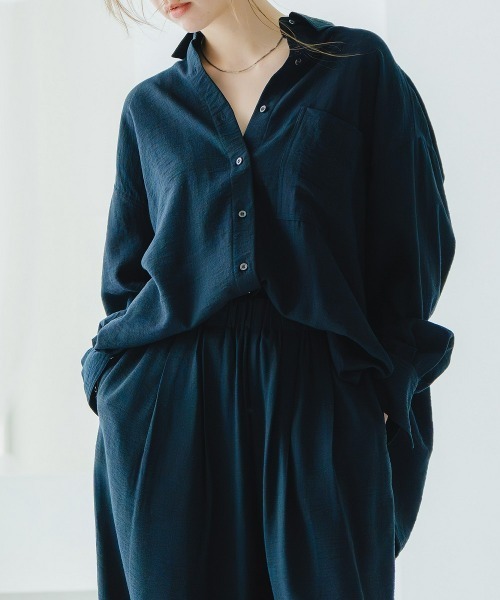 Maison INNESS(メゾンアイネス)の「【ZOZO限定】ニュアンスエアリードビーセットアップ(接触冷感・UVカット)(セットアップ・レディース・ネイビー・LL/L/M/S/3L)」の2枚目の写真