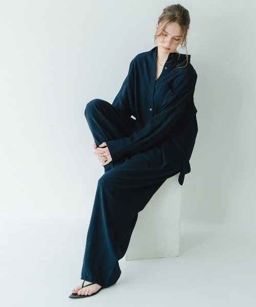 Maison INNESS(メゾンアイネス)の「【ZOZO限定】ニュアンスエアリードビーセットアップ(接触冷感・UVカット)(セットアップ・レディース・ネイビー・LL/L/M/S/3L)」の5枚目の写真