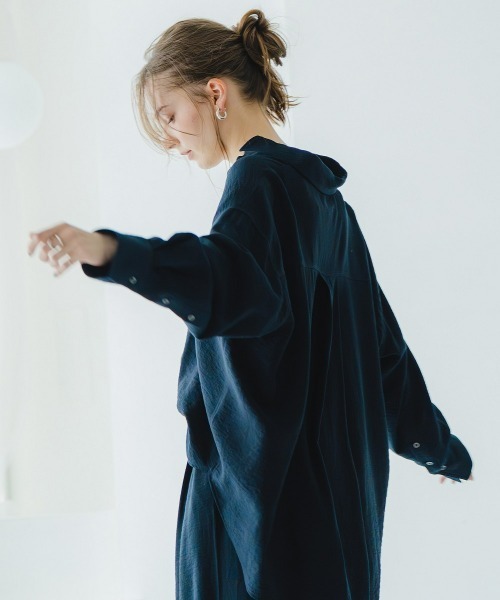 Maison INNESS(メゾンアイネス)の「【ZOZO限定】ニュアンスエアリードビーセットアップ(接触冷感・UVカット)(セットアップ・レディース・ネイビー・LL/L/M/S/3L)」の8枚目の写真