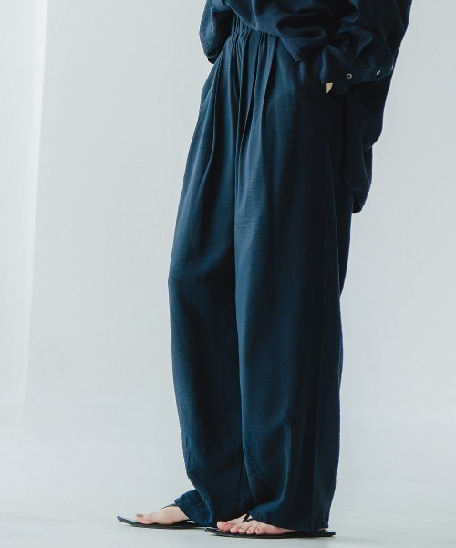 Maison INNESS(メゾンアイネス)の「【ZOZO限定】ニュアンスエアリードビーセットアップ(接触冷感・UVカット)(セットアップ・レディース・ネイビー・LL/L/M/S/3L)」の11枚目の写真