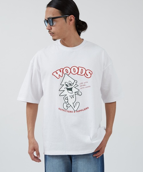 Woods（ウッズ）の「【WOODS】別注 プリント 半袖Tシャツ（Tシャツ/カットソー・メンズ・ライトグレー系1/ホワイト系/ブラック/ライトグレー/ホワイト/ブラック系1/カーキ系/ブラック系/ホワイト系1・X-LARGE/LARGE/MEDIUM/SMALL）」の4枚目の写真