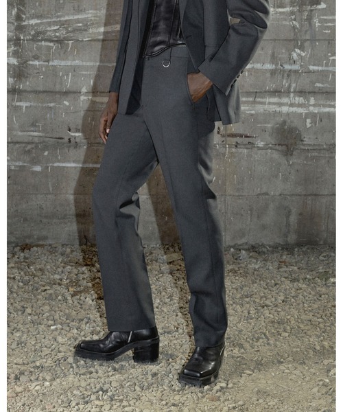 JOHN LAWRENCE SULLIVAN(ジョンローレンスサリバン)の「WOOL DOBBY SIDE STRAP TROUSERS(スラックス・メンズ・ブラック・46)」の2枚目の写真