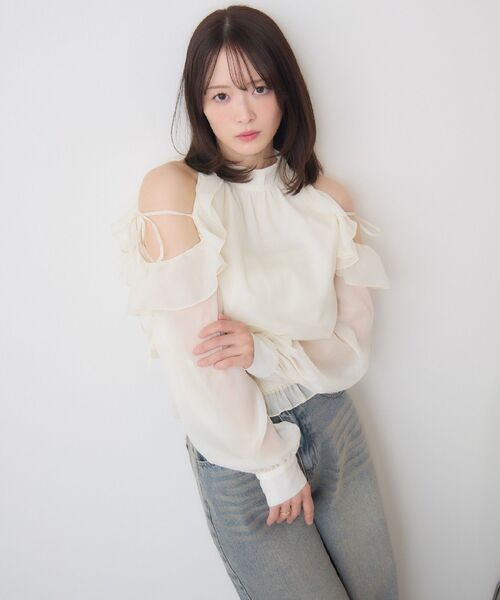 ems excite(エムズエキサイト)の「アメスリフリルBL(シャツ/ブラウス・レディース・チャコールグレー/ブラック/ナチュラル/ピンク・FREE)」の5枚目の写真