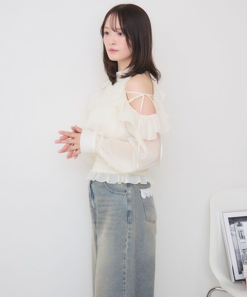 ems excite(エムズエキサイト)の「アメスリフリルBL(シャツ/ブラウス・レディース・チャコールグレー/ブラック/ナチュラル/ピンク・FREE)」の12枚目の写真