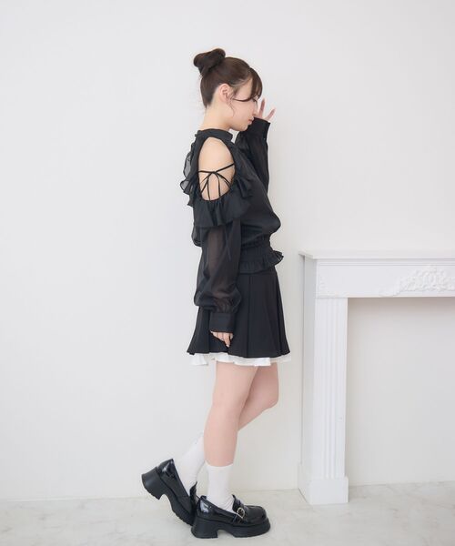 ems excite(エムズエキサイト)の「アメスリフリルBL(シャツ/ブラウス・レディース・チャコールグレー/ブラック/ナチュラル/ピンク・FREE)」の19枚目の写真