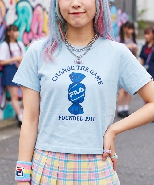 FILA(フィラ)の「S/S T-SHIRTS / グラフィックベイビーTシャツ(Tシャツ/カットソー・レディース・ホワイト/サックスブルー/ブラック・XL/L/M)」の3枚目の写真