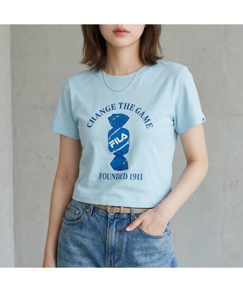FILA(フィラ)の「S/S T-SHIRTS / グラフィックベイビーTシャツ(Tシャツ/カットソー・レディース・ホワイト/サックスブルー/ブラック・XL/L/M)」の8枚目の写真
