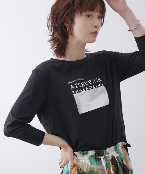 Bou Jeloud(ブージュルード)の「箔ロゴプリント五分袖Tシャツ(Tシャツ/カットソー・レディース・オフホワイト/チャコールグレー/ブラック・38)」の3枚目の写真