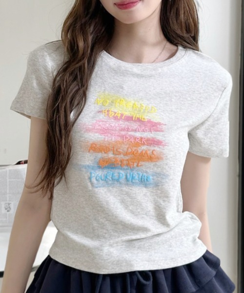 Ada.(エイダ)の「マルチカラー ペイント ロゴ グラフィック Tシャツ(Tシャツ/カットソー・レディース・ホワイト/ネイビー/グレー/ライトブルー・FREE)」の3枚目の写真