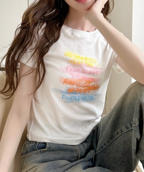 Ada.(エイダ)の「マルチカラー ペイント ロゴ グラフィック Tシャツ(Tシャツ/カットソー・レディース・ホワイト/ネイビー/グレー/ライトブルー・FREE)」の2枚目の写真