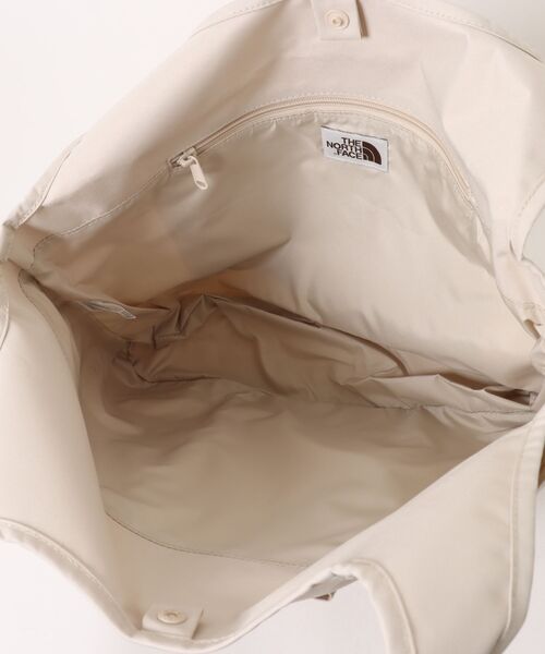 THE NORTH FACE(ザノースフェイス)の「国内未発売 THE NORTH FACE(ザ ノース フェイス) / トートバッグ / ショルダーバッグ / WL TRIG BAG / トリッグバッグ(トートバッグ・レディース・クリーム/ブラック・FREE)」の13枚目の写真