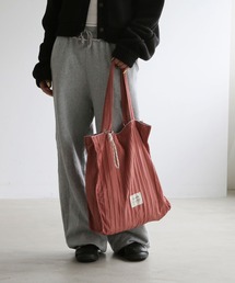 colleca la（コレカラ）の「［ロープチャーム付き］プリーツトートバッグ（トートバッグ）」