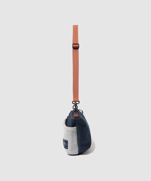 NAVY(ネイビー)の「【NAVY / ネイビー】スウェット切り替え 2WAY ショルダーバッグ(ショルダーバッグ・メンズ・グレー/チャコールグレー/ブラック・FREE)」の4枚目の写真