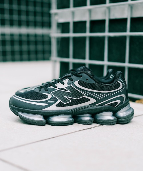 NEW BALANCE(ニューバランス)の「2000 U20008LL(スニーカー・メンズ・ブラック・29.0cm/30.0cm/23.0cm/23.5cm/24.0cm/24.5cm/25.0cm/25.5cm/26.0cm/26.5cm/27.0cm/27.5cm/28.0cm/28.5cm)」の1枚目の写真