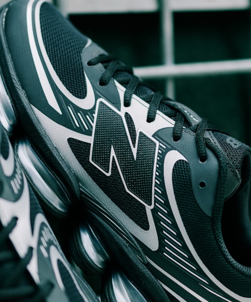 NEW BALANCE(ニューバランス)の「2000 U20008LL(スニーカー・メンズ・ブラック・29.0cm/30.0cm/23.0cm/23.5cm/24.0cm/24.5cm/25.0cm/25.5cm/26.0cm/26.5cm/27.0cm/27.5cm/28.0cm/28.5cm)」の5枚目の写真