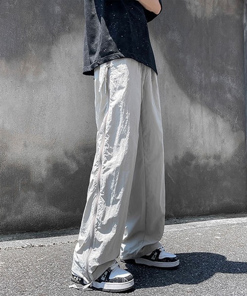 WESTBOY(ウエストボーイ)の「Y2K サイドジップ ナイロンワイドパンツ WO26S14PT12(その他パンツ・メンズ・パープル/ブラック/グレー・M/L/XL)」の2枚目の写真