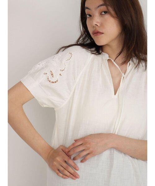 FIKA.（フィーカ）の「Cutwork lace sleeve  onepiece（ワンピース・レディース・オフホワイト/ブラック・MEDIUM）」の7枚目の写真