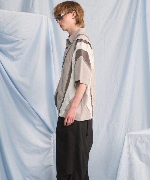 MAISON SPECIAL（メゾンスペシャル）の「《UNISEX》Different Material Curve Switching Prime-Over Short-sleeved Polo Shirt/異素材カーブ切り替えプライムオーバーショートスリーブポロシャツ【MAISON SPECIAL/メゾンスペシャル】（ポロシャツ・メンズ・グレイッシュベージュ/ブラック/ブルー・2/1/0）」の11枚目の写真