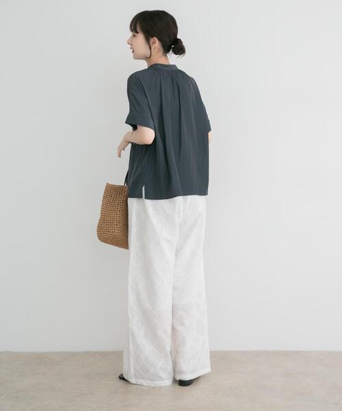ITEMS URBANRESEARCH(アイテムズ アーバンリサーチ)の「『洗濯可』カッセンドルマンブラウス(シャツ/ブラウス・レディース・チャコールグレー/オフホワイト/ライトブルー/キャメル・FREE)」の13枚目の写真