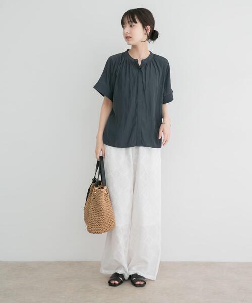 ITEMS URBANRESEARCH(アイテムズ アーバンリサーチ)の「『洗濯可』カッセンドルマンブラウス(シャツ/ブラウス・レディース・チャコールグレー/オフホワイト/ライトブルー/キャメル・FREE)」の14枚目の写真