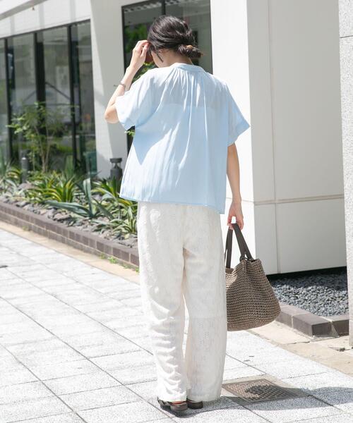 ITEMS URBANRESEARCH(アイテムズ アーバンリサーチ)の「『洗濯可』カッセンドルマンブラウス(シャツ/ブラウス・レディース・チャコールグレー/オフホワイト/ライトブルー/キャメル・FREE)」の11枚目の写真