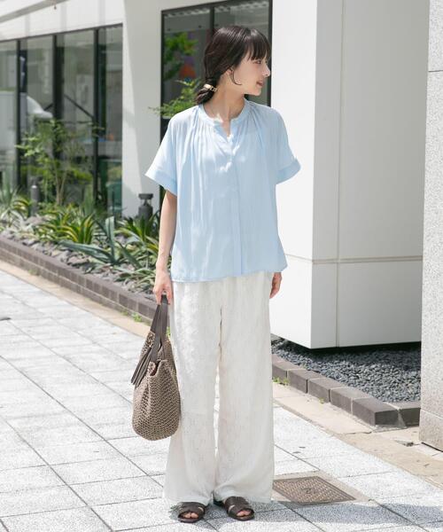 ITEMS URBANRESEARCH(アイテムズ アーバンリサーチ)の「『洗濯可』カッセンドルマンブラウス(シャツ/ブラウス・レディース・チャコールグレー/オフホワイト/ライトブルー/キャメル・FREE)」の12枚目の写真