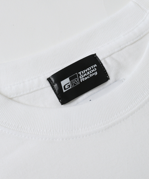 JOURNAL STANDARD relume(ジャーナルスタンダード レリューム)の「TOYOTA / トヨタ GAZOO Racing ”三河湖” プリント Tシャツ(Tシャツ/カットソー・メンズ・ホワイト×ホワイト/ブラック系その他・MEDIUM/LARGE)」の11枚目の写真