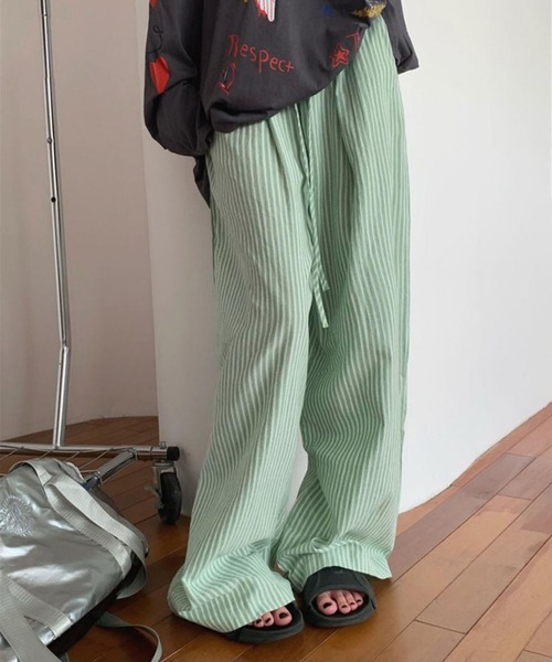 BENDER TOKYO(ベンダートウキョウ)の「\縦ラインで圧倒的な脚長&美脚を叶える/ ルーズストレート ストライプカラー イージーパンツ(その他パンツ・レディース・ブラック/ブルー/イエロー/ピンク/グリーン・FREE)」の3枚目の写真