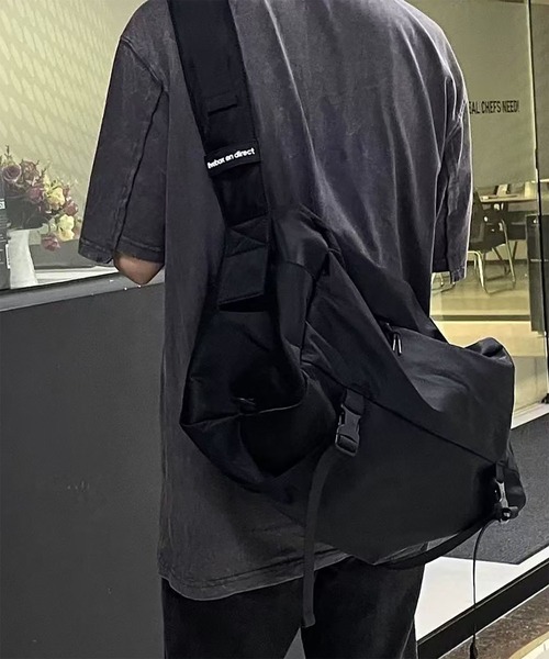 WESTBOY(ウエストボーイ)の「ストリート ユニセックス ナイロン メッセンジャーバッグ WO26S16BG38(ショルダーバッグ・メンズ・ブラック・FREE)」の1枚目の写真
