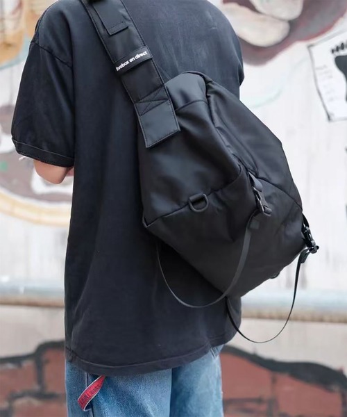WESTBOY(ウエストボーイ)の「ストリート ユニセックス ナイロン メッセンジャーバッグ WO26S16BG38(ショルダーバッグ・メンズ・ブラック・FREE)」の8枚目の写真