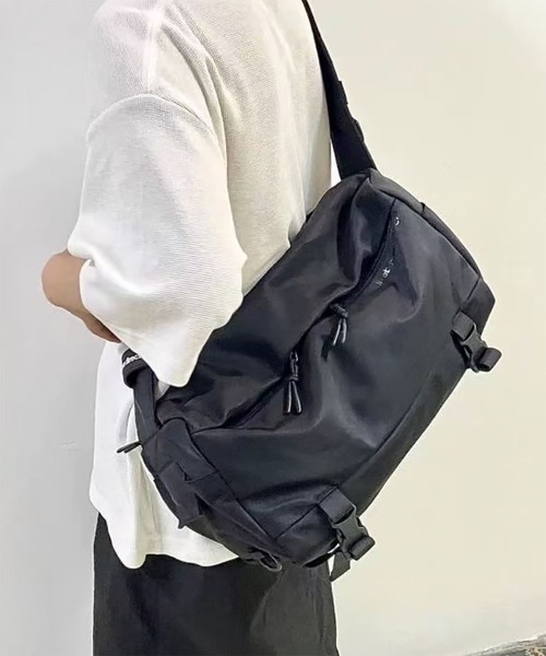 WESTBOY(ウエストボーイ)の「ストリート ユニセックス ナイロン メッセンジャーバッグ WO26S16BG38(ショルダーバッグ・メンズ・ブラック・FREE)」の9枚目の写真