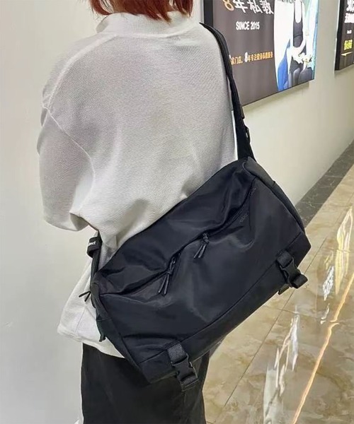 WESTBOY(ウエストボーイ)の「ストリート ユニセックス ナイロン メッセンジャーバッグ WO26S16BG38(ショルダーバッグ・メンズ・ブラック・FREE)」の10枚目の写真