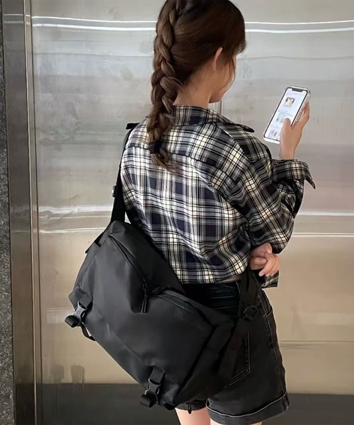 WESTBOY(ウエストボーイ)の「ストリート ユニセックス ナイロン メッセンジャーバッグ WO26S16BG38(ショルダーバッグ・メンズ・ブラック・FREE)」の13枚目の写真