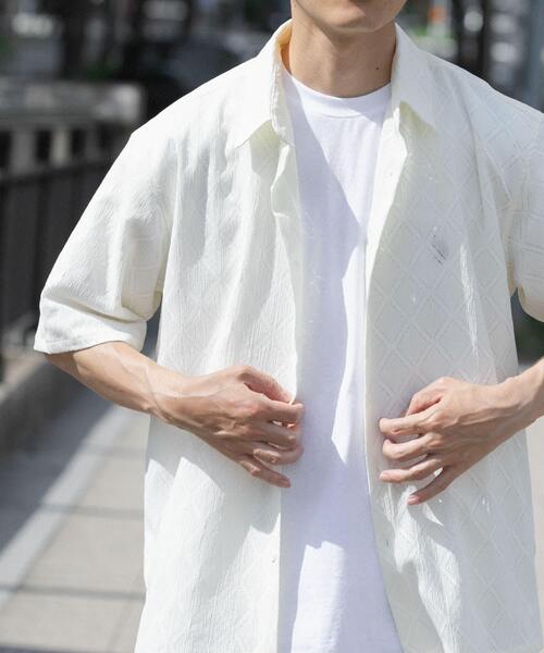 ITEMS URBANRESEARCH(アイテムズ アーバンリサーチ)の「ジオメレース レギュラーカラー 半袖シャツ(シャツ/ブラウス・メンズ・ホワイト/ブラック・MEDIUM/LARGE)」の1枚目の写真
