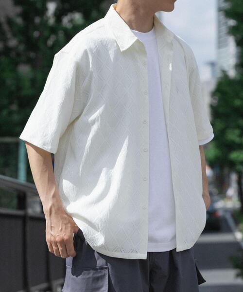 ITEMS URBANRESEARCH(アイテムズ アーバンリサーチ)の「ジオメレース レギュラーカラー 半袖シャツ(シャツ/ブラウス・メンズ・ホワイト/ブラック・MEDIUM/LARGE)」の4枚目の写真