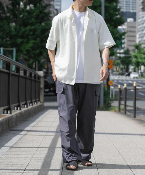 ITEMS URBANRESEARCH(アイテムズ アーバンリサーチ)の「ジオメレース レギュラーカラー 半袖シャツ(シャツ/ブラウス・メンズ・ホワイト/ブラック・MEDIUM/LARGE)」の6枚目の写真