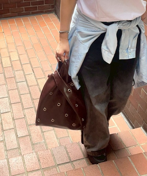 CONVERSE(コンバース)の「【CONVERSE TOKYO】EYELET SHOPPING TOTE BAG / アイレット / ショッピングバッグ トートバッグ / 2WAY(トートバッグ・レディース・ブラック/グレー/ブラウン・FREE)」の3枚目の写真