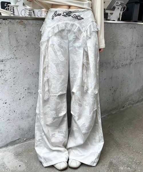 .KOM（ドットコム）の「A'GEM/9 × .kom 『.KOM/ドットケーオーエム』LACE LAYERED CAMO WIDE PANTS / レースレイヤードカモワイドパンツ（その他パンツ・レディース・グレー/ピンク・S）」の3枚目の写真