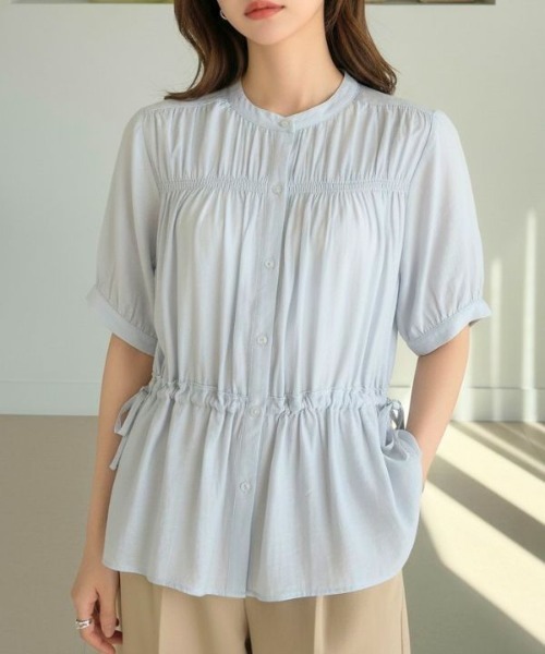 Human 2nd Occasion(ヒューマンセカンドオケージョン)の「ワッシャーローン シャーリングシャツ(シャツ/ブラウス・レディース・サックスブルー/オフホワイト・M)」の1枚目の写真