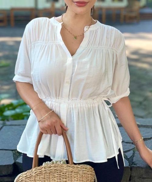 Human 2nd Occasion(ヒューマンセカンドオケージョン)の「ワッシャーローン シャーリングシャツ(シャツ/ブラウス・レディース・サックスブルー/オフホワイト・M)」の4枚目の写真
